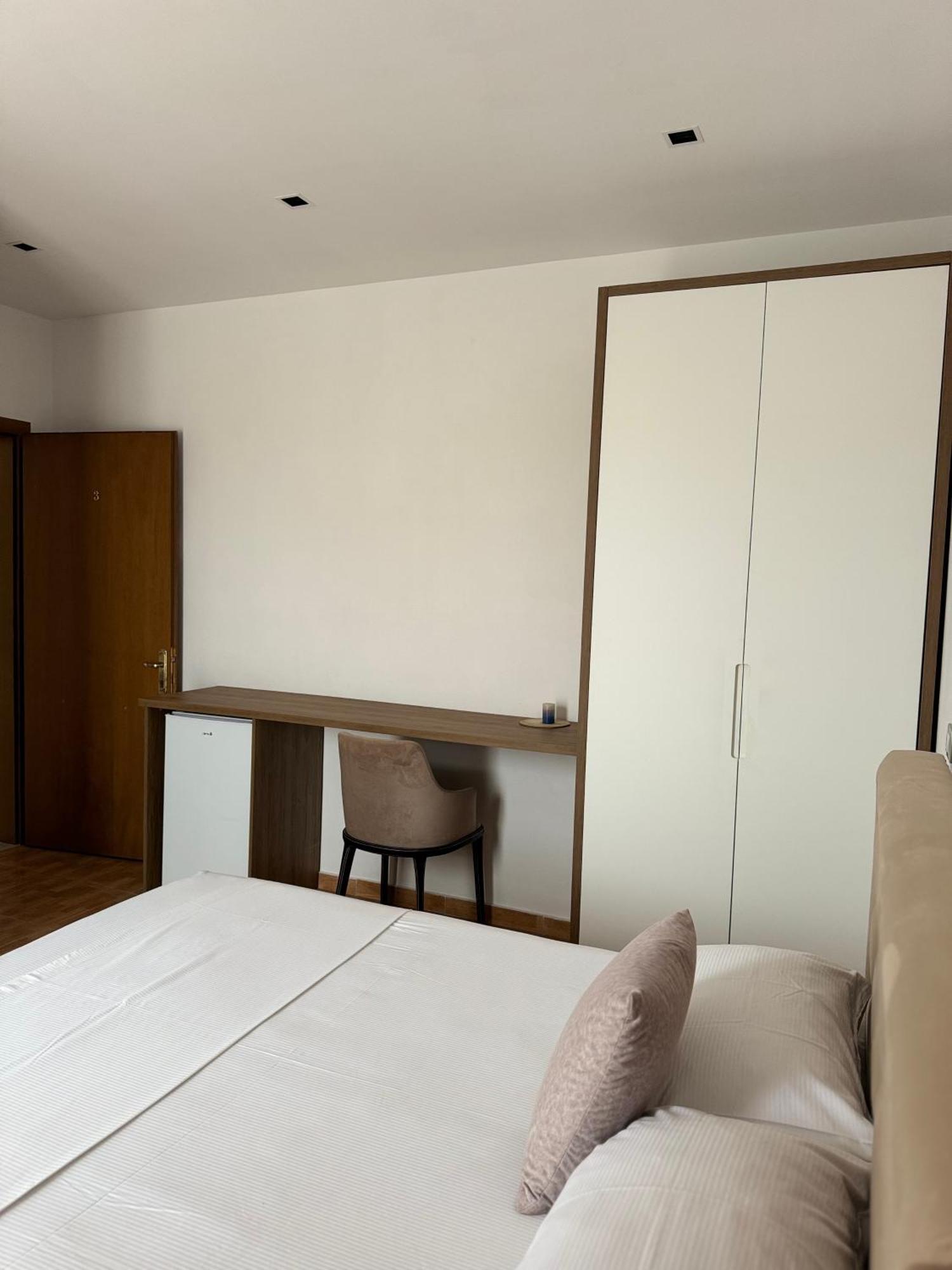 Guesthouse Cami ดูร์เรส ภายนอก รูปภาพ