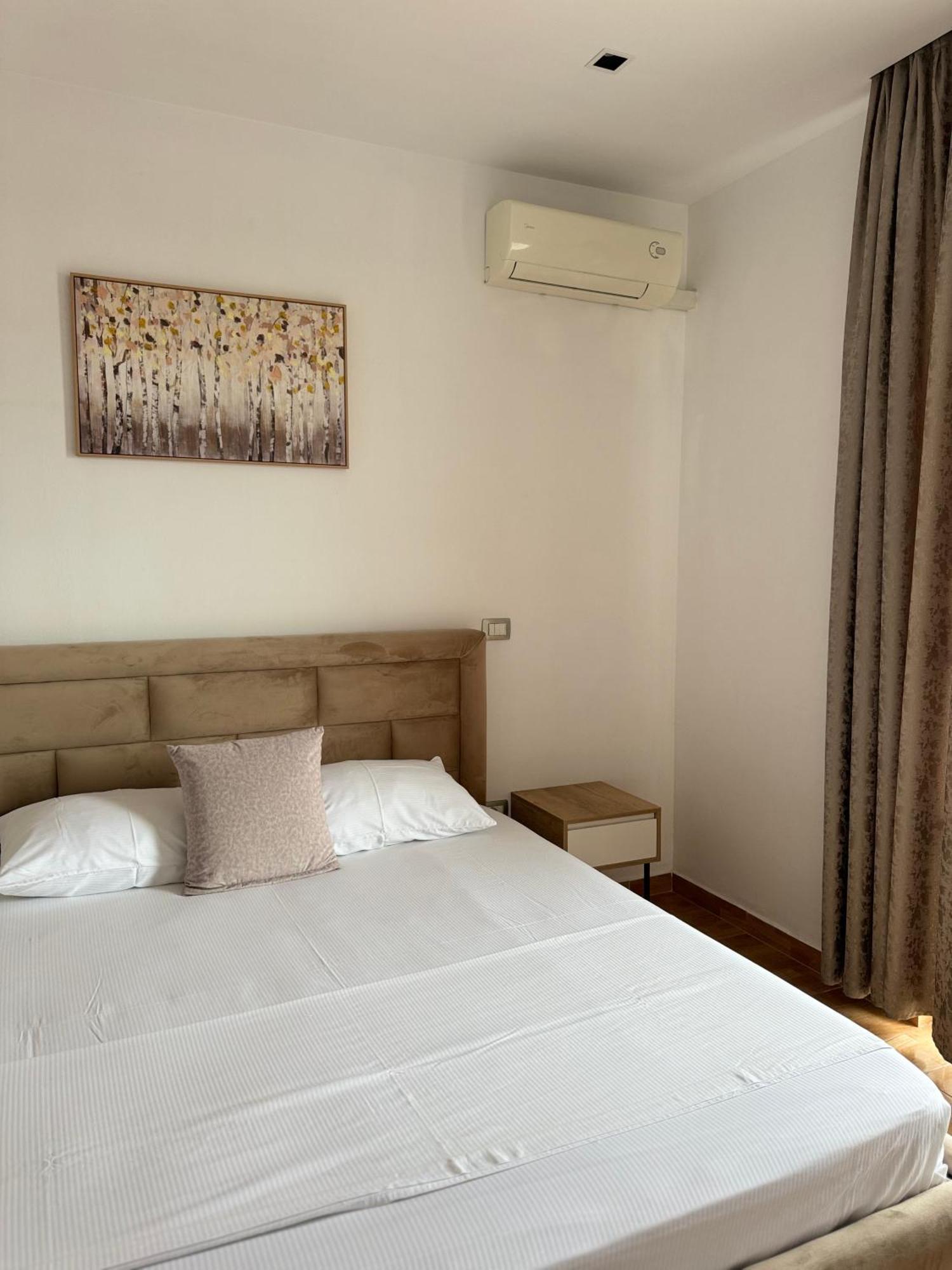 Guesthouse Cami ดูร์เรส ภายนอก รูปภาพ