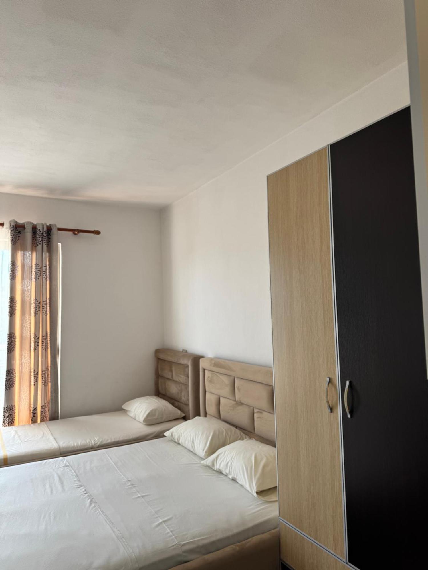 Guesthouse Cami ดูร์เรส ภายนอก รูปภาพ