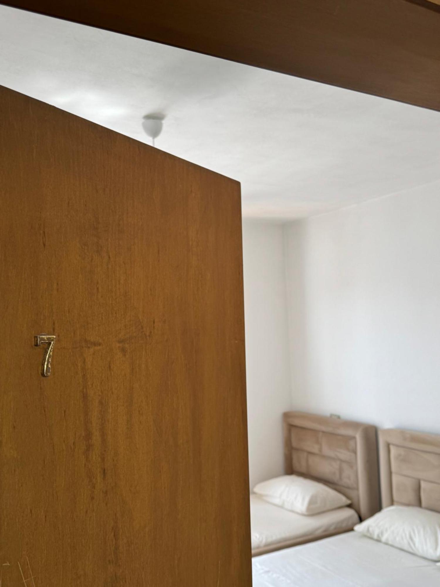 Guesthouse Cami ดูร์เรส ภายนอก รูปภาพ
