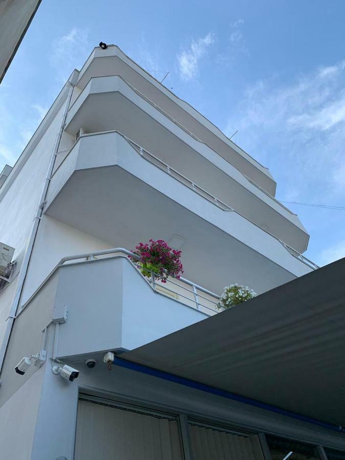 Guesthouse Cami ดูร์เรส ภายนอก รูปภาพ